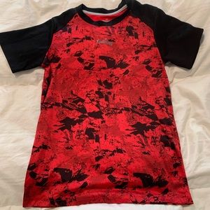 It’s Spalding T-shirt size M